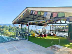 The Auriga 3BHK Fully Entair Villa with Bonfire in kasauli I Pvt Stay I Open Air Terrace I Kitchen Livingroom I Lawn Bonfire I Gaming Zone